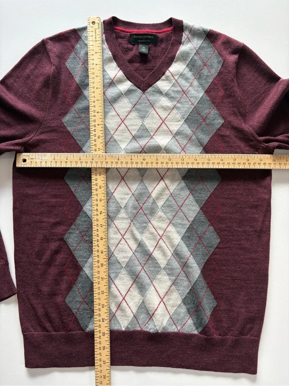 Banana Republic Men’s 100% Merino Wool Argyle V-Neck Sweater Burgundy M
